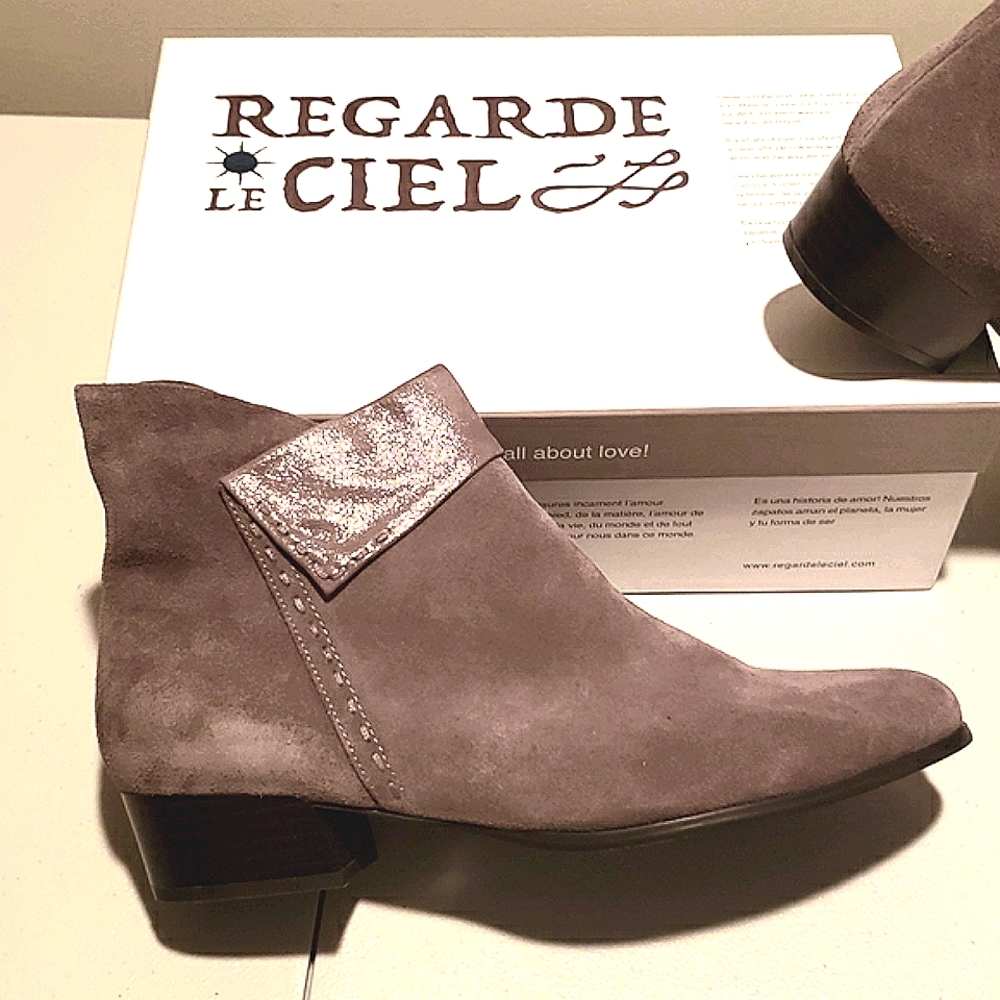 REGARDE Le CIEL Suede, ankle boots, NWT, 10.5-11 M (42M)